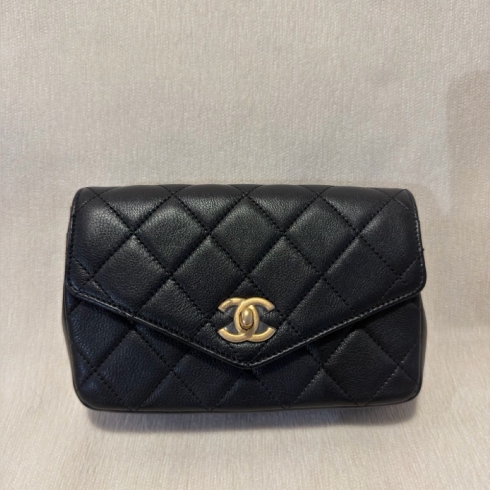 Chanel Envelope Flap Waist Bag -quilted Black Leather - Picture 3 of 16